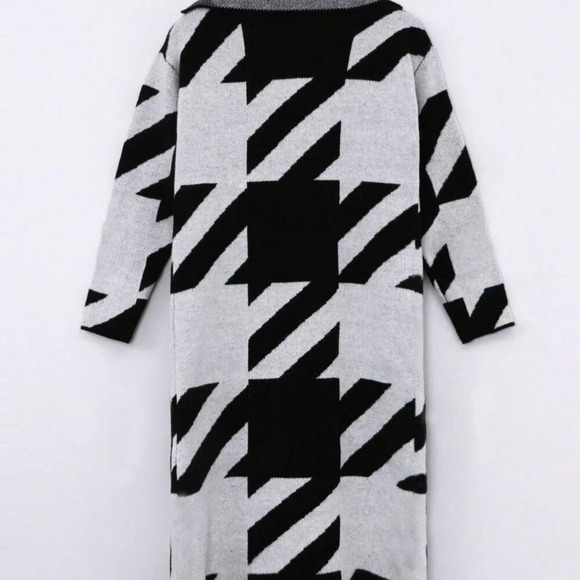 Black & White Casual Women's Contrast Color Long Sleeve Printed Knit Cardigan - Picture 4 of 4